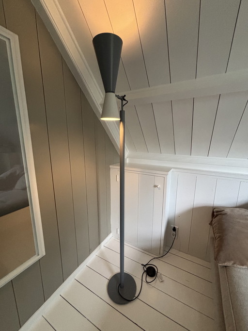 Lampadaire Nemo Parliament Blanc Gris par Cassina, Le Corbusier