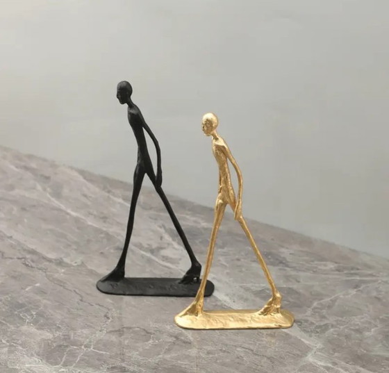 Ensemble de 2 nouvelles sculptures d'après Giacometti en fer noir et or – Iron (photo 3 of 17)