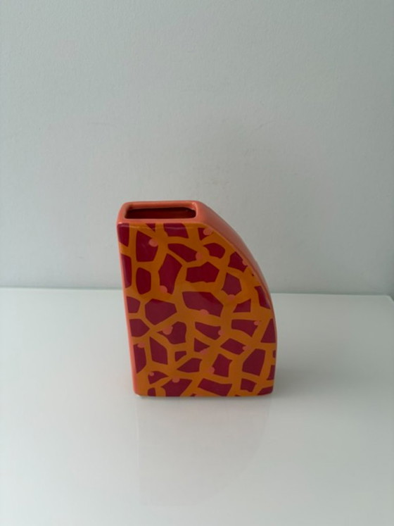 Striking Ceramic Vase – Orange/Pink – Graphic Pattern (photo 2 of 9)