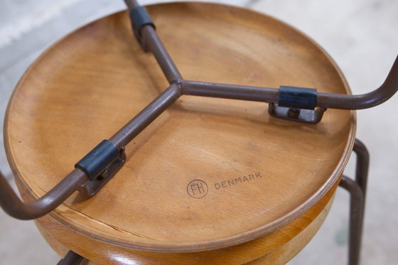 Image 1 of 3 taburetes trípodes de punto Arne Jacobsen de Fritz Hansen, década de 1960