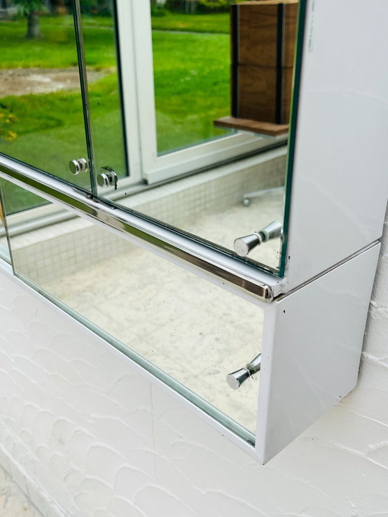Image 1 of Mobiletto da bagno vintage Carmen Maddie España in metallo bianco.
