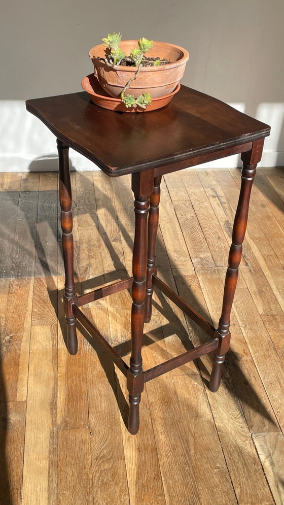 Image 1 of Comodino alto in stile legno tornito