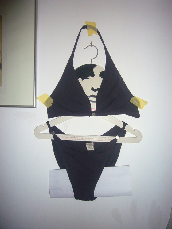 Image 1 of Originele Twiggy kledinghanger uit circa 1969.