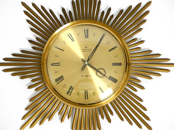 Image 1 of Wunderschöne große originale Sunburst-Wanduhr aus Messing aus den 1960er Jahren von Junghans ATO-MAT