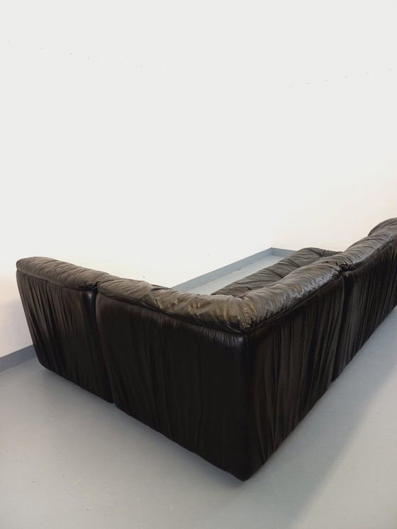 Image 1 of Canapé d’angle vintage composé de 3 modules en cuir noir avec lit intégré des années 70