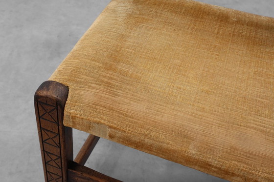 Image 1 of Sedia laterale spagnola in rovere intagliata a mano del XIX secolo con seduta in velluto