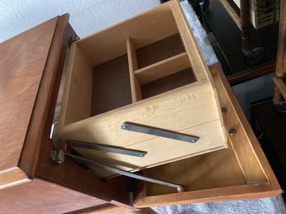 Image 1 of Vintage naaikar uit de jaren 60 - naaitafel - naaikast - op wielen - 3520 - Erzgebirge