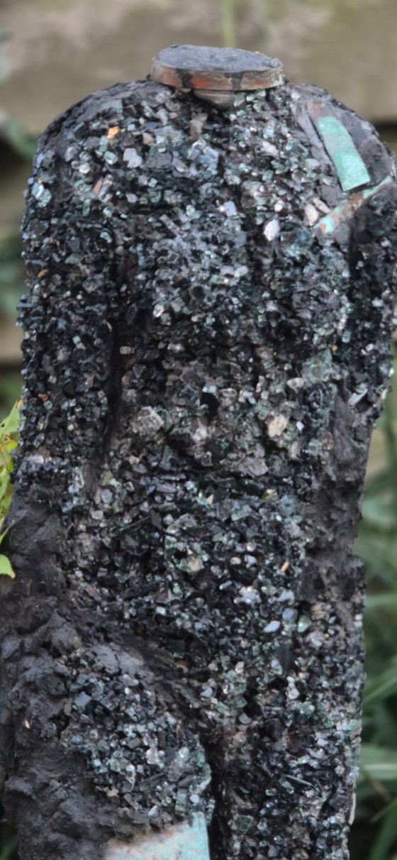 Shattered - sculpture of glass, cement and copper (photo 5 of 10)