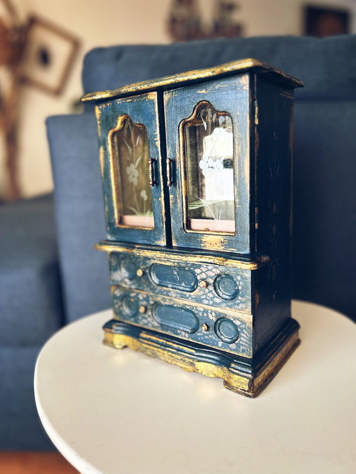 Small revamped jewelry box