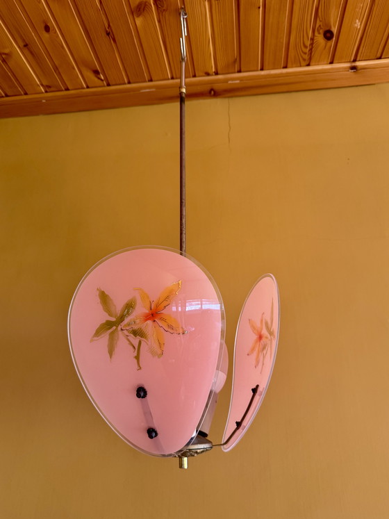Image 1 of Lustre vintage des années 1960 en verre rose décoré de motifs floraux