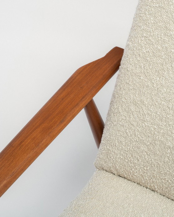 Image 1 of Sillón «Lisek», década de 1960: un clásico polaco restaurado de mediados de siglo, para espacios pequeños.