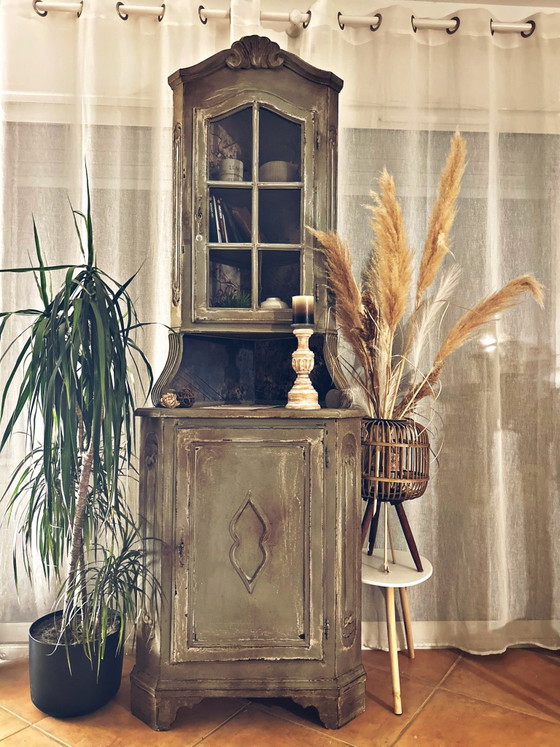 Mobile angolare antico patinato grigio-verde, Fascino bohémien e vintage, Vetrine, Legno (foto 2 di 15)