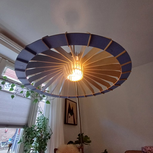 Lampe sur pied design de Tjalle et Jasper