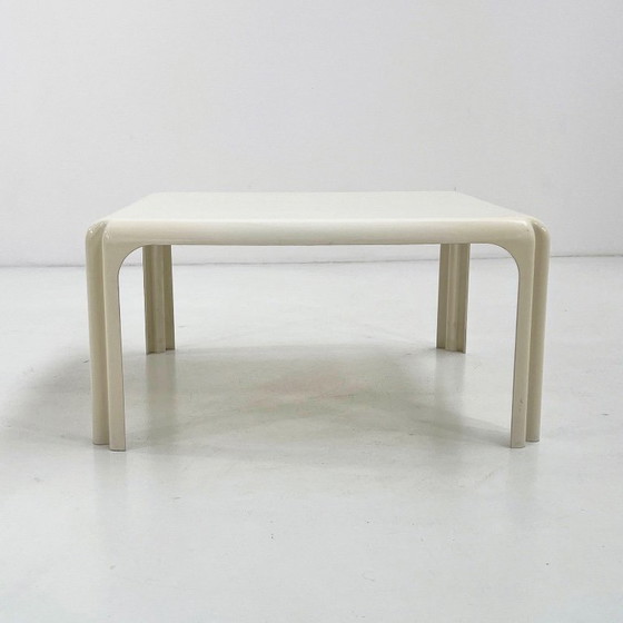 Image 1 of Witte Arcadia salontafel van Vico Magistretti voor Artemide, jaren 70.