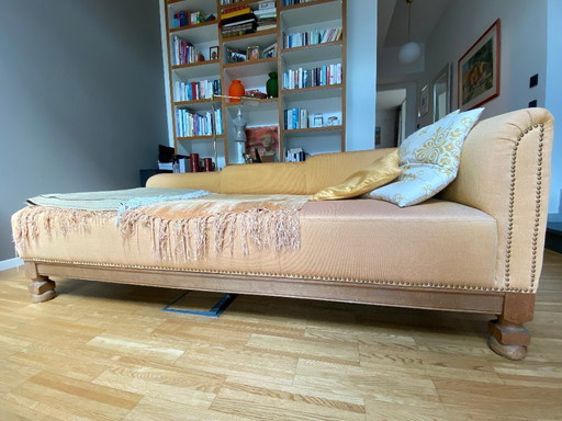 Chaise longue de roble/tejido acanalado dorado