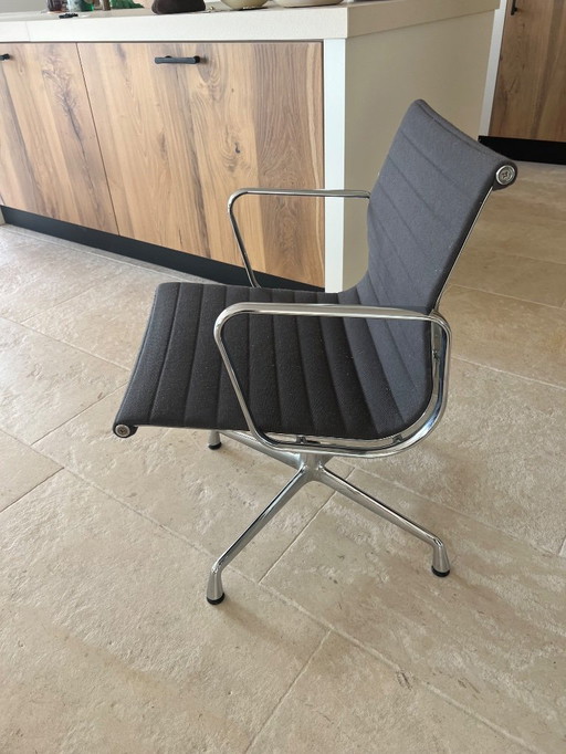 Meeting/office chair Vitra Charles Ray Eames 108 black