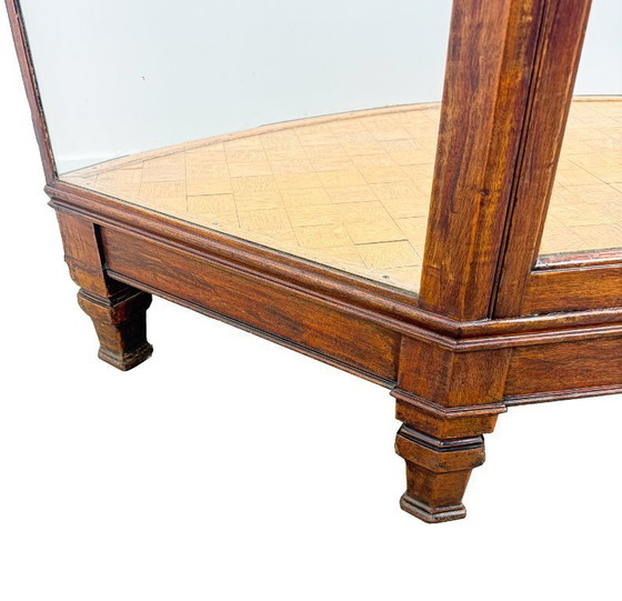 Image 1 of Antieke vitrinekast met gebogen glas – houten displaykast – begin 20e eeuw