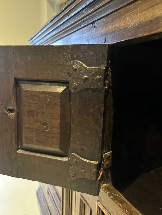 Image 1 of Antiek spaans dressoir