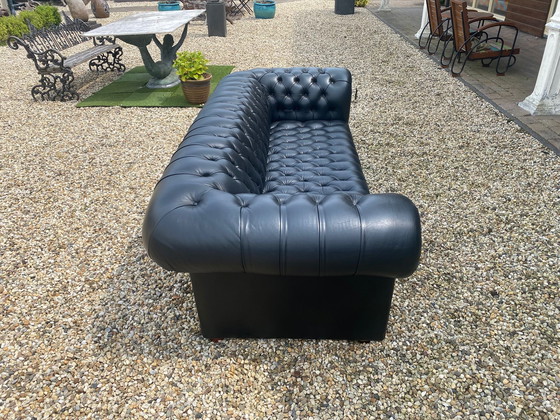 Image 1 of Wade Chesterfield a tre posti