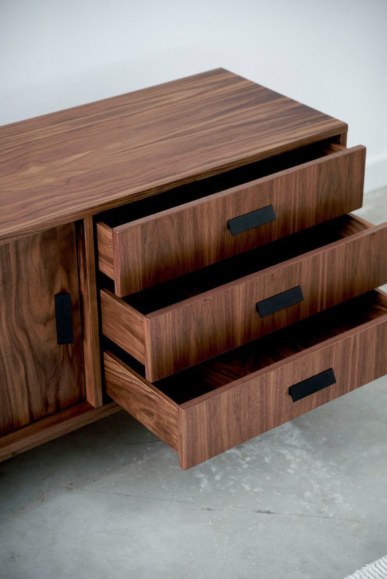 Image 1 of Notenhouten dressoir O-S03 met schuifdeur en 3 laden