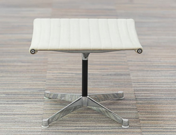 Image 1 of Conjunto de salón Herman Miller Ea116 + Reposapiés
