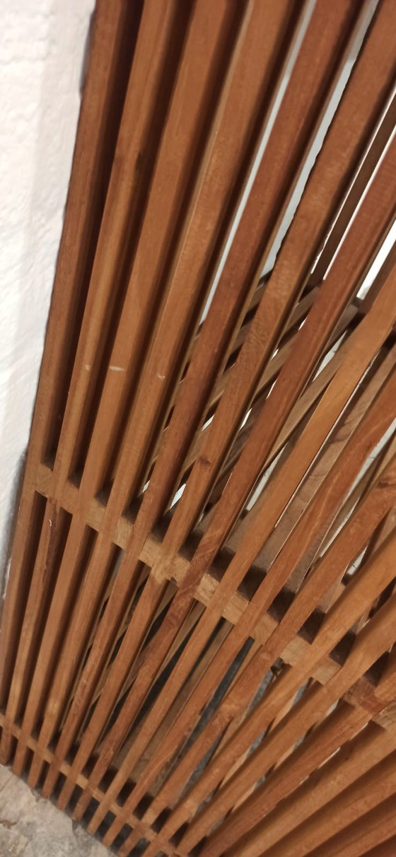 Image 1 of Bibliothèque en bois à lattes