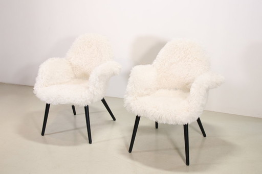 2 Vitra Organic Chairs by Charles Eames and Eero Saarinen
