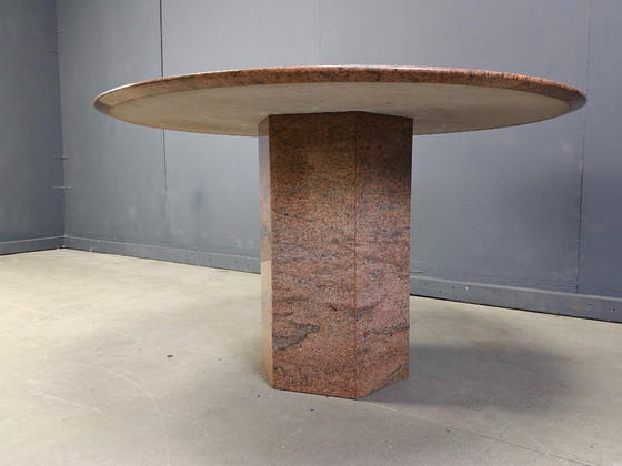 Image 1 of Table de salle à manger ronde vintage en granit, 1970