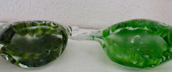 Image 1 of 2 presse-papiers en verre de Murano soufflé à la main, en forme de poisson avec décoration millefiori.