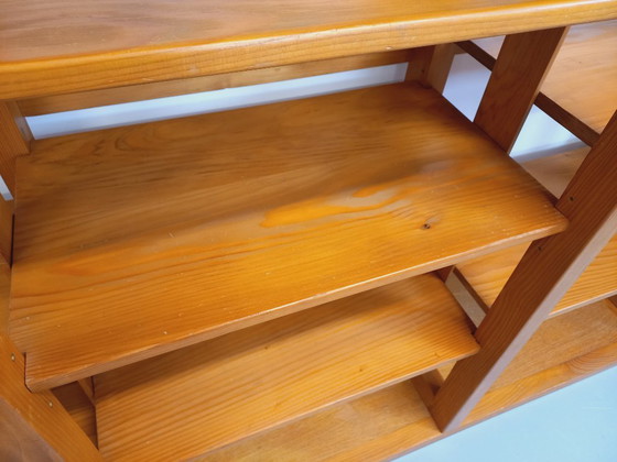 Image 1 of Grote modulaire boekenkast in 6 secties met 30 vintage grenenhouten planken uit de jaren 70 en 80.