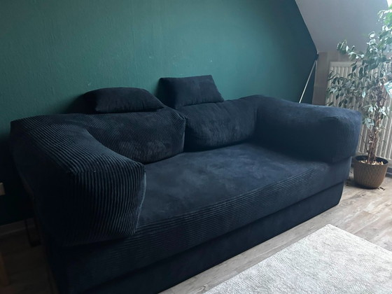 Image 1 of Zwarte designbank Lazy 3-zitsbank in corduroy.