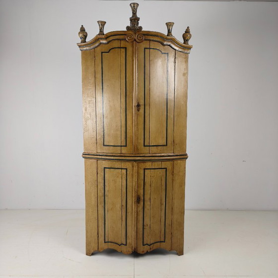 Image 1 of 18th-century Dutch Witwerk cabinet with original key and imitation Delft Blue decoration