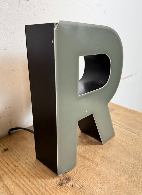 Image 1 of Lettre R lumineuse grise vintage, années 1970