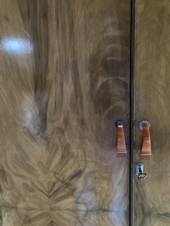 Image 1 of Art deco / nouveau gabinete de chapa de libro de nogal