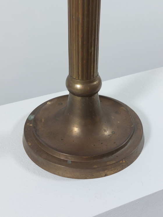 Image 1 of Schön patinierter Säulendekor Kerzenständer aus Messing 1930er Jahre