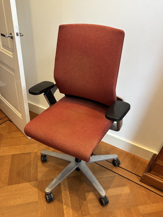 Silla de oficina de diseño Wilkhahn – Tela roja y aluminio – Sillas de oficina, Aluminium (photo 2 of 6)