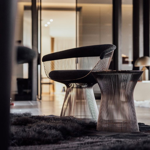 Sillón y mesa auxiliar Knoll Platner