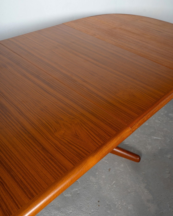 Image 1 of Mid Century Extendable Dining Table In Oval Shape By E. Valentinsen