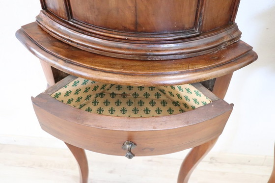 Image 1 of Juego de 2 armarios esquineros de nogal del siglo XVIII