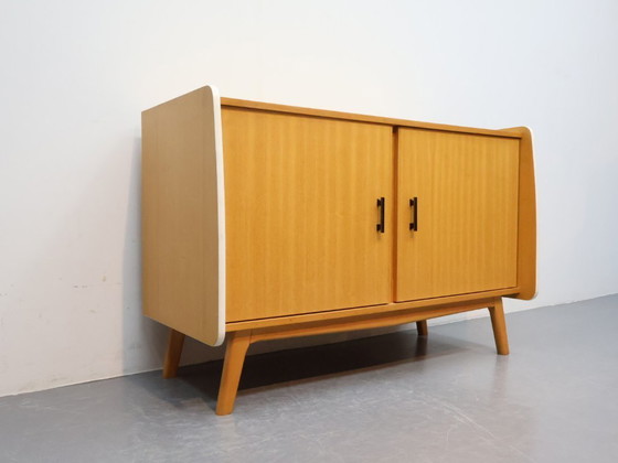 Image 1 of Buffet vintage en chêne des années 1970 avec pieds inclinés