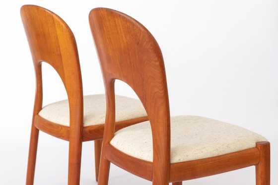 Een paar Niels Koefoed teakhouten eetkamerstoelen, Deense moderne stoelen uit de jaren 70, lichtbeige wollen (photo 6 of 11)
