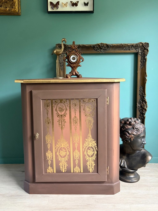 Corner cabinet golden hour