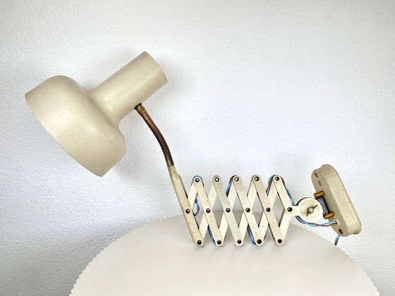 Image 1 of Middelgrote Vintage Industriële Bauhaus Schaar Wandlamp In Creme Wit / Grijs / Licht Beige - Vintage Accordeon MCM Wandlampen