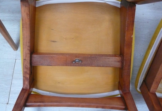 Juego de 4 sillas, estilo años 60, respaldo de barrotes, tapicería de madera de haya y tela, color amarillo (photo 6 of 6)