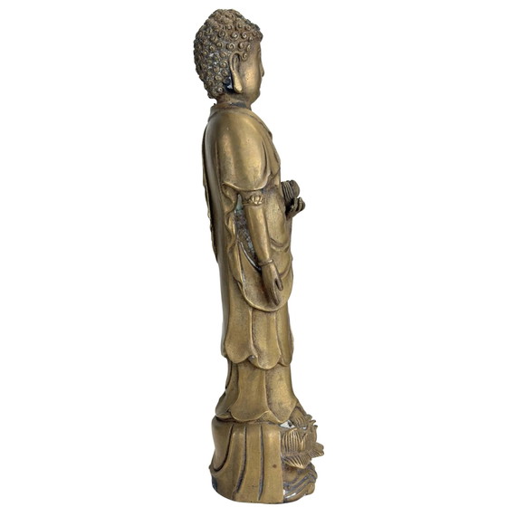 Antiker Bronze Amitabha Buddha mit Lotusknospe und Qing-Markierung auf der Unterseite. – Bildhauerei (photo 3 of 10)