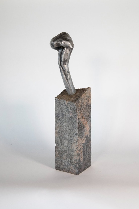 Image 1 of Abstrakte Torsoskulptur auf einem Sockel