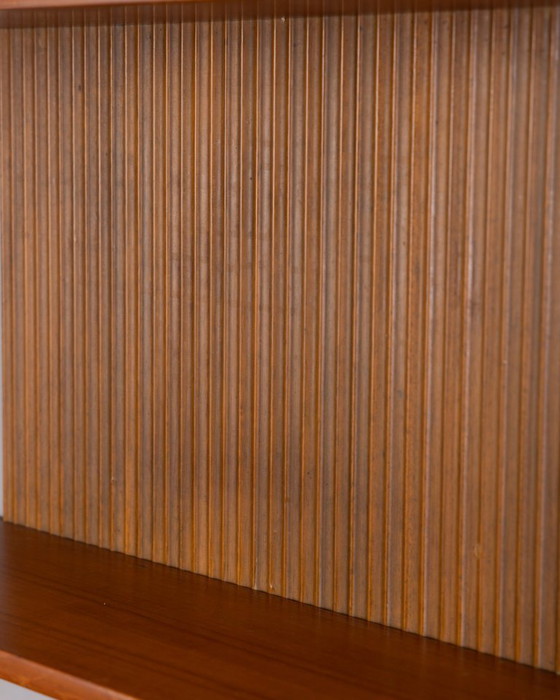Image 1 of Vintage teakhouten dressoir uit de jaren 60 met wandmontagesysteem, Italiaans design.