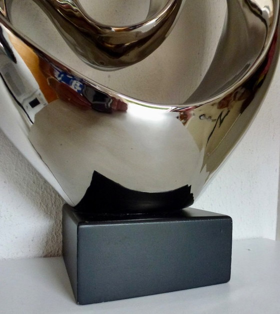 Escultura exclusiva de Peri Ceramics en forma de corazón de plata – 34 cm (Peri Living). (photo 3 of 8)