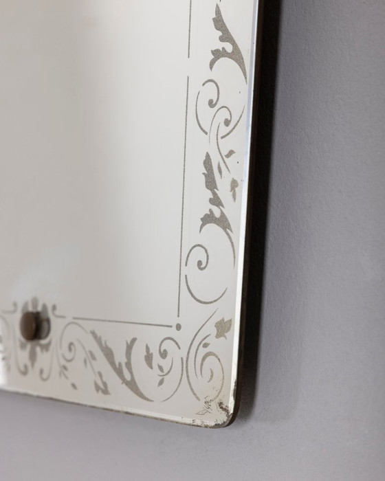 Vintage Italiaanse design wandspiegel uit de jaren 1940 met gedecoreerd glas. (photo 10 of 12)