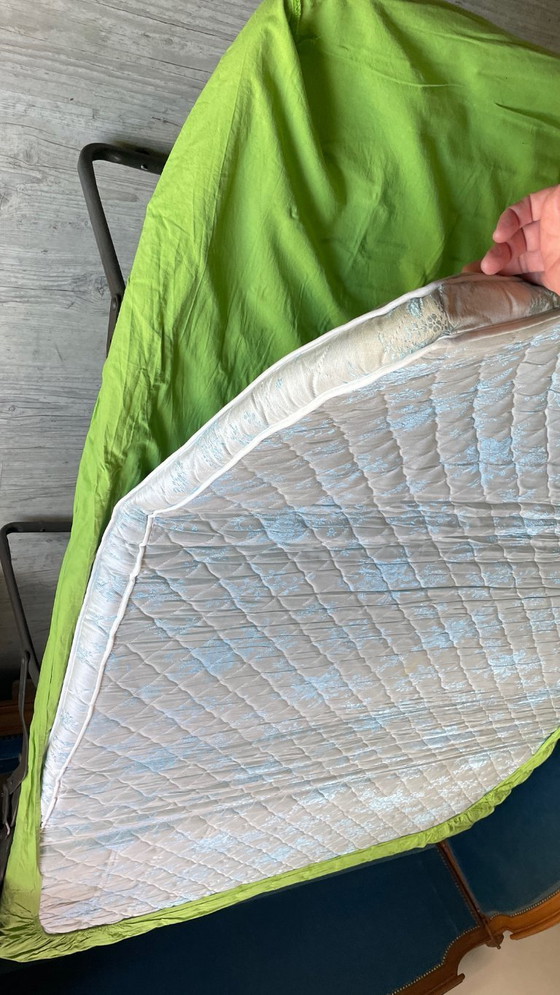 Image 1 of Vintage bank van hout en fluweel van Jean Roche